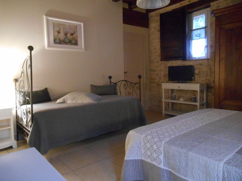Les Chambres D'Hotes Du Rouyre Realmont Ngoại thất bức ảnh